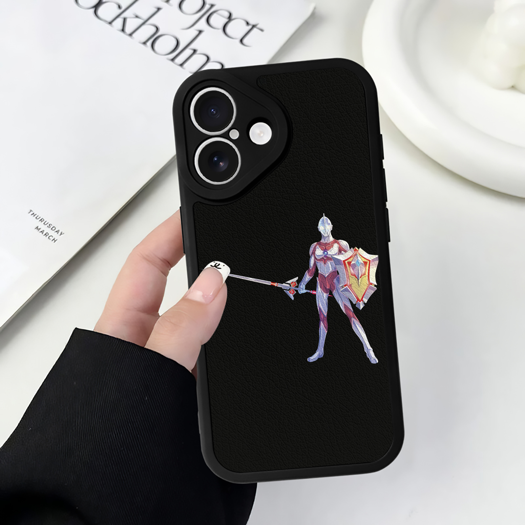 （画像用） ウルトラマン Ultraman 【iPhone 16シリーズ対応】シリコンスマホケース（レザー調） 材質：シリコン